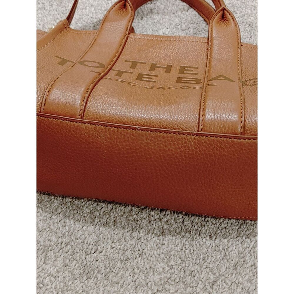 Marc Jacobs The Leather Small Tote bag in Brown - Picture 14 of 16